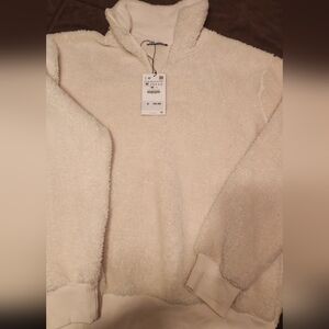 Brand new Zara very warm sweater size medium
